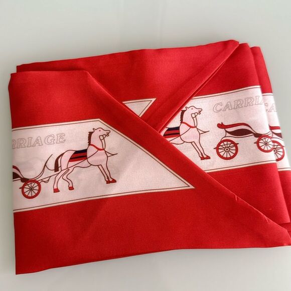 Red Carriage Print Scarf S40 - Picture 4 of 5